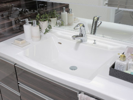 Bathing-wash room.  [Mirror finish vanity] An integral there is no seam of the top plate and bowl, Easy to clean. There yet shine in the mirror finish, It is artificial marble bowl.