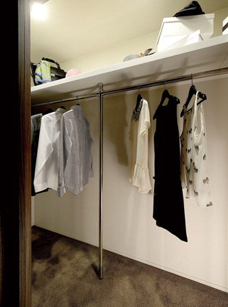 Interior.  [Walk-in closet] Such as clothing and bags, Keep refreshing the space housed in a walk-in closet.