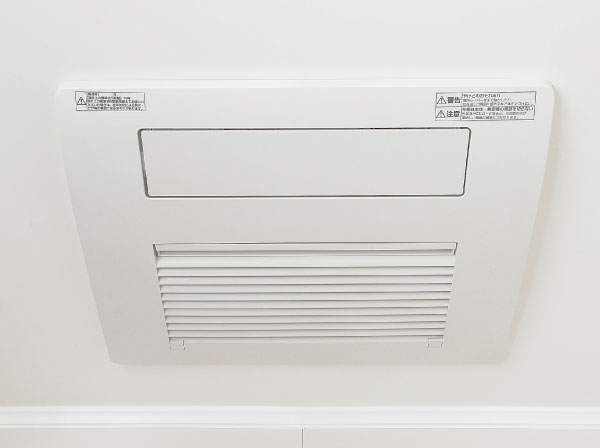 Bathing-wash room.  [Bathroom ventilation dryer] Of course, to dry out the laundry, even on rainy days, Since also help to dehumidification of bathroom, Also it helps to prevent the occurrence of mold. (Same specifications)