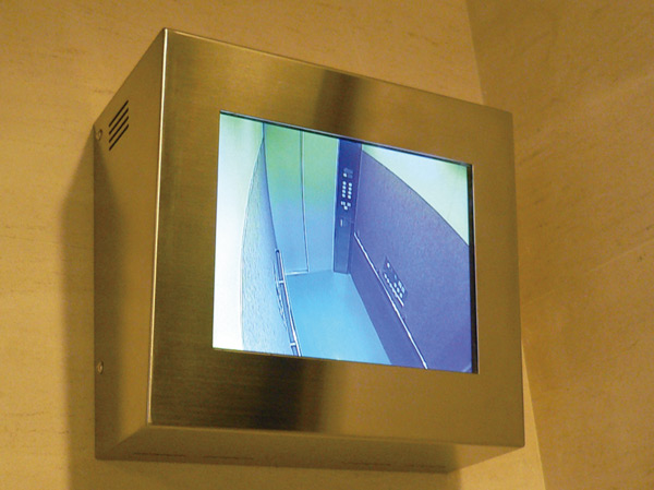 Security.  [Elevator of the crime prevention measures] On the first floor of the elevator hall has set up a monitor that the video of the security camera in the elevator can be confirmed. (Same specifications)