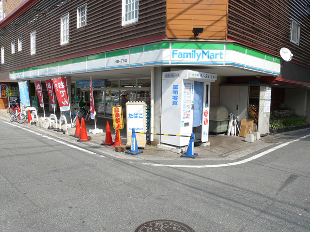 Convenience store. Family Mart center Imaizumi 2-chome (convenience store) up to 100m