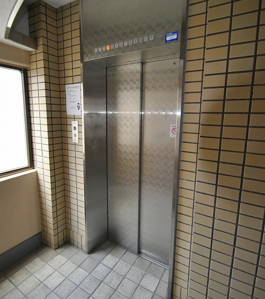 Other common areas. With elevator