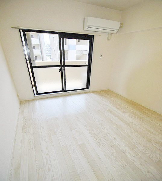 Living and room. Deposit key money zero initial cost 50,000 yen or less