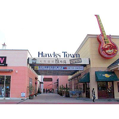 Shopping centre. 809m until the Hawks Town Mall (shopping center)