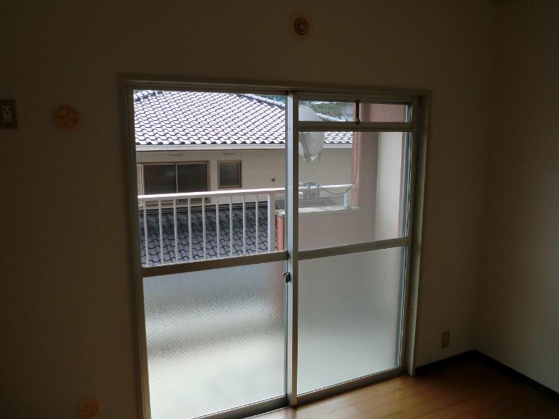 Non-living room. Western-style facing the balcony