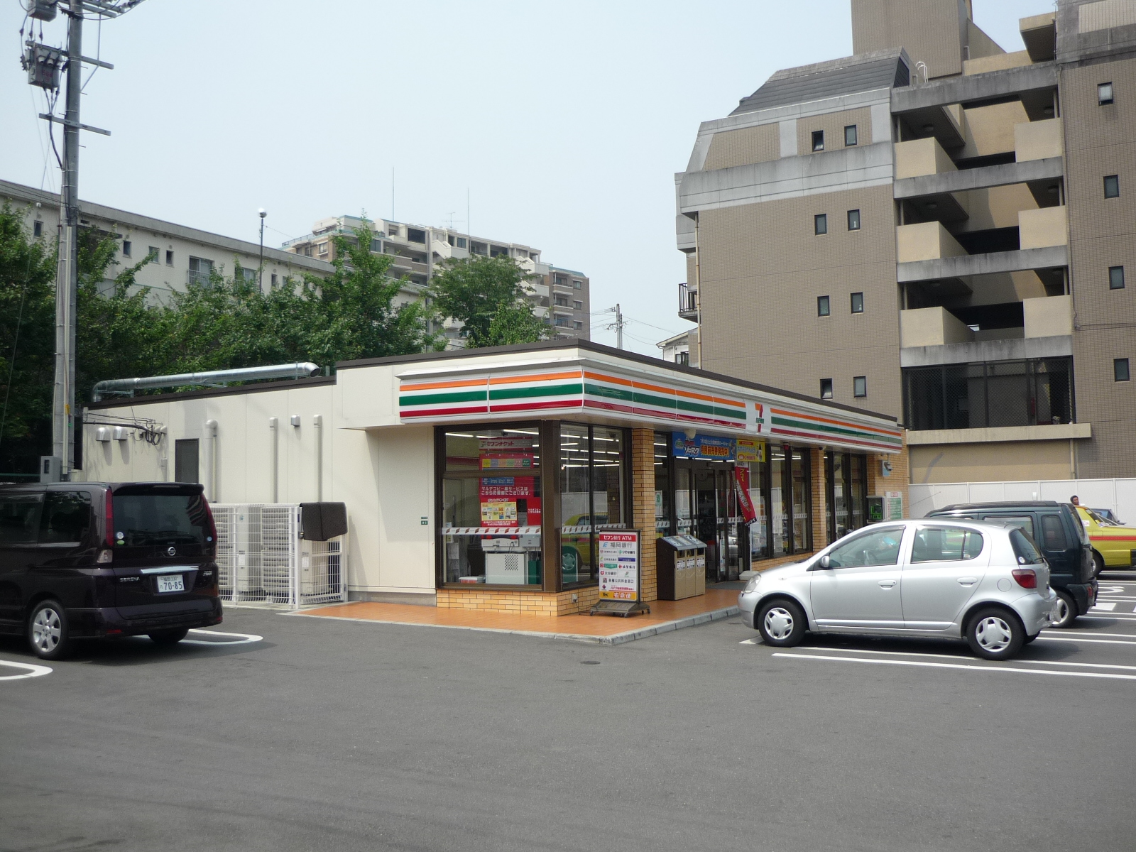 Convenience store. Seven-Eleven Fukuoka peace 5-chome up (convenience store) 370m