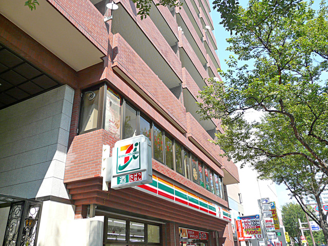 Convenience store. Seven-Eleven (convenience store) up to 100m