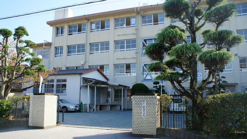 Junior high school. 1081m to Fukuoka Municipal Josai junior high school