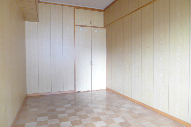 Other room space. With storage of the Western-style! 