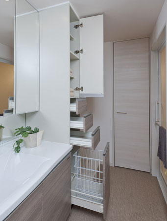 Bathing-wash room.  [Bathroom vanity] To ensure the storage space of up to ceiling, It is convenient put the laundry there is a laundry BOX in the lower. (Same specifications)