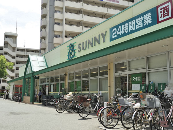 Surrounding environment. Sunny Baikoen shop There is Sunny Baikoen shop in front of the eye across the road, It is also useful for daily shopping. (About 10m ・ 1-minute walk)