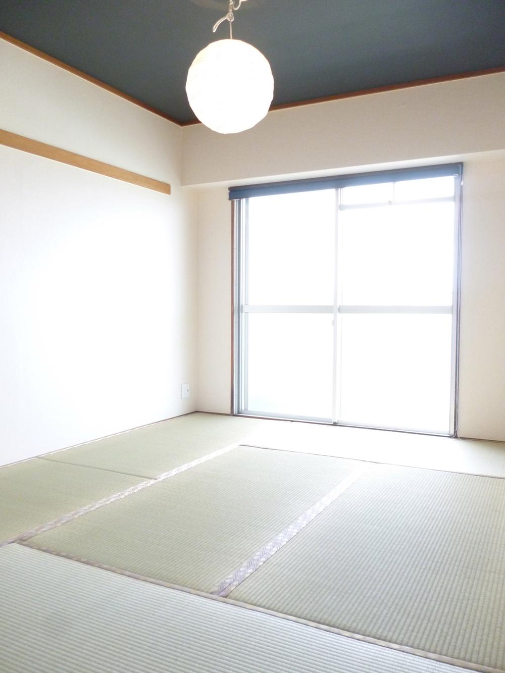 Non-living room. It is a Japanese-style room where there is calm