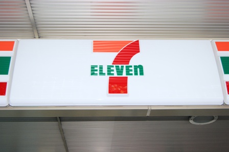 Convenience store. Seven-Eleven Fukuoka peace 5-chome up (convenience store) 268m