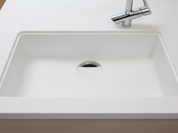 Kitchen.  [Cleaning Easy ・ Gap-less sink] Sink of the gap, A major cause of the dirt. By eliminating this gap, By consideration on the shape and material, It has achieved a "clean Ease". Difficult dirt, Only with a clean wipe also dirty. Also look at the design of the seam there is no sense of unity clean (same specifications)