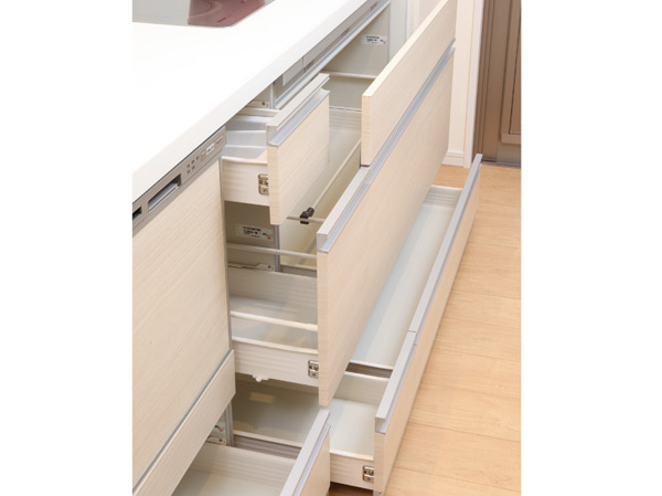 Kitchen.  [Kitchen drawer storage & storage parts] Kitchen drawer storage is, Efficient design that eliminates the easy to remove dead space. Storage parts, You can retrieve what you need only open a little (same specifications)
