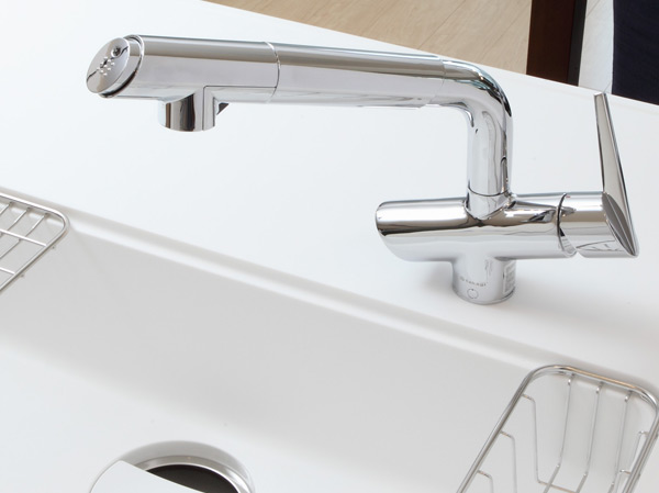 Kitchen.  [Water purifier integrated single-lever faucet] Built water purification the water purifier to the tip of the faucet ・ Raw water of switching and Straight ・ Switching of the shower, you can at the touch of a button.  ※ Cartridge replacement will be paid (same specifications)