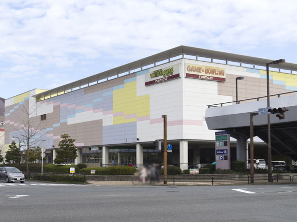 Surrounding environment. Hawks to Town, 9 minute walk (about 690m). The surrounding Nishijin El Mall Purariba (6-minute walk ・ About 480m) and Bonrapasu Momochi store (a 12-minute walk ・ About 910m) because the supermarkets and commercial facilities such as being close to complete, Convenient for daily shopping