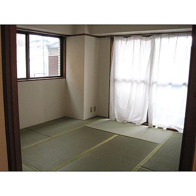 Non-living room. Japanese-style room is spacious!