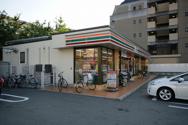 Convenience store. Seven-Eleven Fukuoka peace 5-chome up (convenience store) 659m