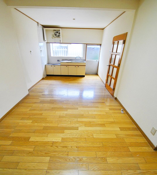 Other room space. Ohori Park is also within walking distance