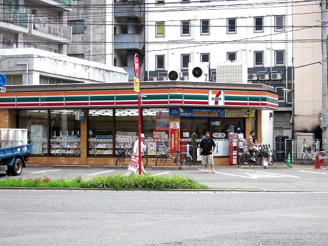 Other local. Supermarket ・ convenience store ・ Also nearby bank, Living environment favorable!