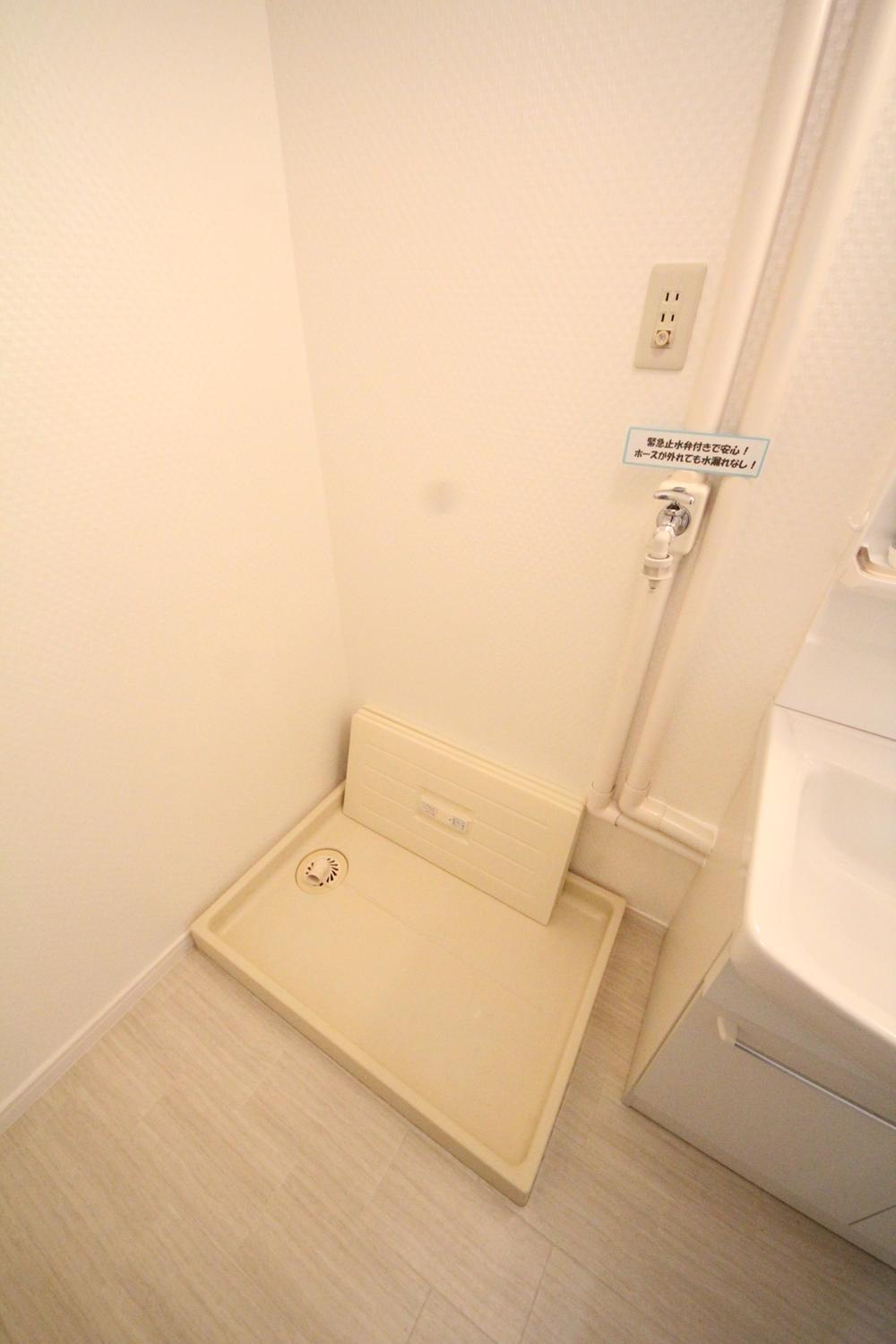 Wash basin, toilet. (October 2013) Shooting