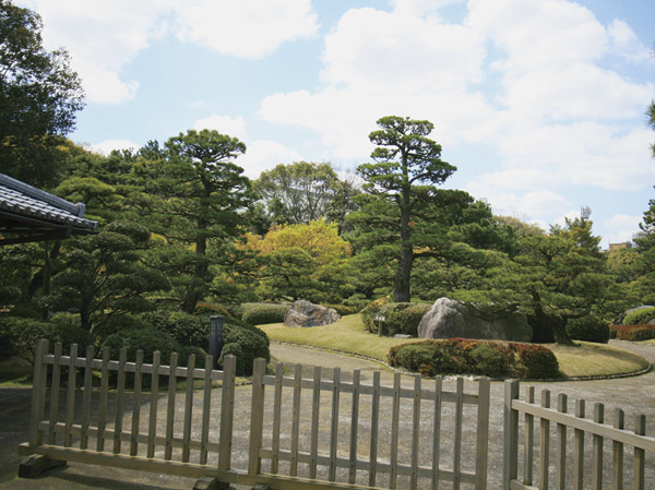 Surrounding environment. Ohori Park Japanese garden (about 770m / A 10-minute walk)