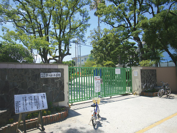 Surrounding environment. Including a 1-minute walk of Kusakee elementary school (photo), Educational environment is also the charm of this land was blessed. Nursery, kindergarten, Also within walking distance junior high school.