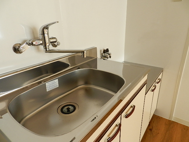 Kitchen. Brand new Single Lever, hot water ・ Water Easy