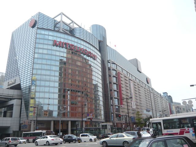 Shopping centre. Mitsukoshi Department Store until the (shopping center) 1100m