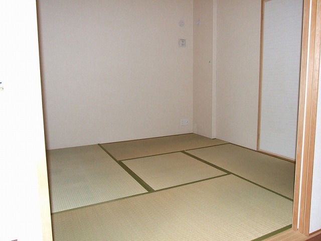 Entrance. Japanese-style room Closet Yes