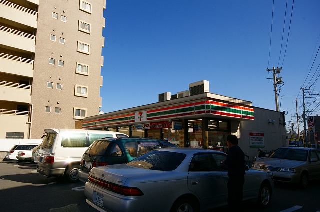 Convenience store. Seven-Eleven Fukuoka Nanokawa 1-chome to (convenience store) 53m