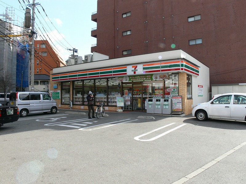 Convenience store. Seven-Eleven Fukuoka Hirao 2-chome up (convenience store) 261m