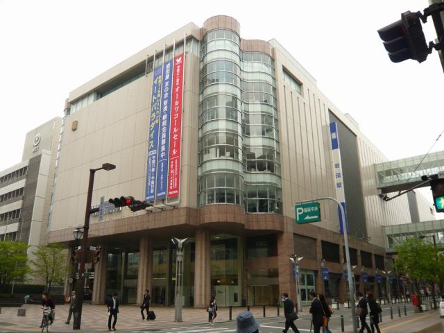 Shopping centre. Iwataya 620m head office to the main building (shopping center)