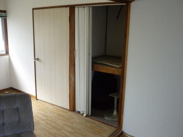 Non-living room. Storage with Western-style