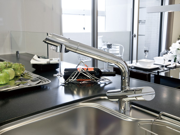 Kitchen.  [Water purification function shower faucet] Kitchen faucet is, Hose is easy to use extended, You can switch to shower.