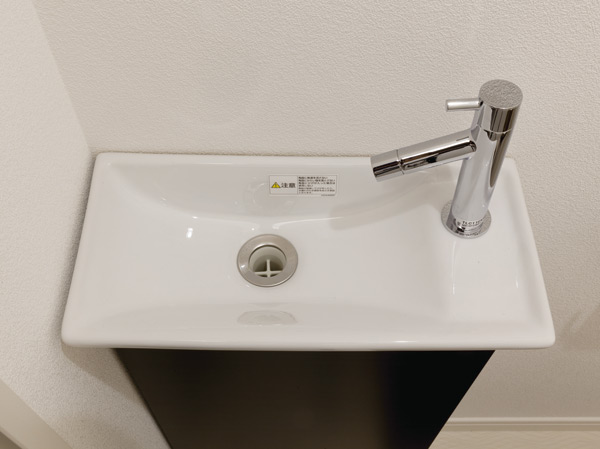 Bathing-wash room.  [Toilet wash-basin] Stylish wash-basin has been standard equipment.