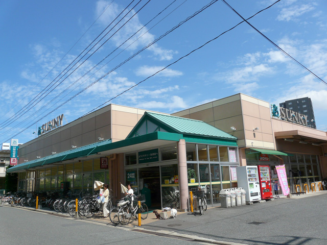 Supermarket. 550m to Sunny Beppu (super)