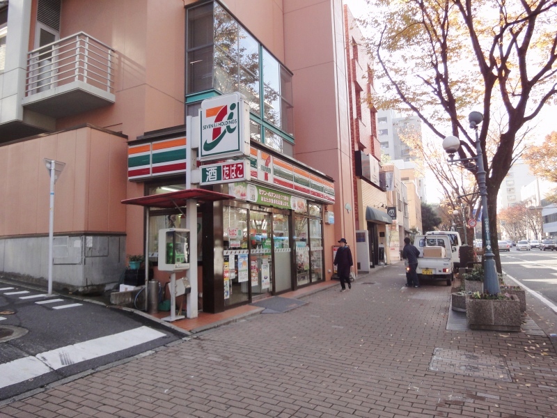 Convenience store. 240m to Seven-Eleven (convenience store)