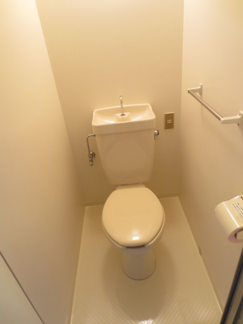 Toilet. Same property is another room of the same type.