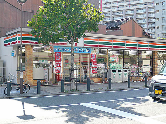 Convenience store. Seven-Eleven Hakata Chiyo-chome store (convenience store) to 350m