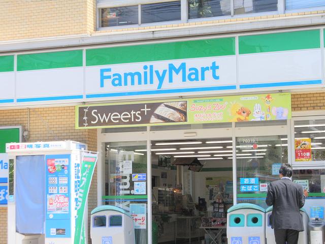 Convenience store. FamilyMart Hakata Yayoi street store up to (convenience store) 266m