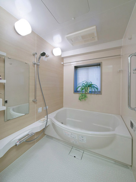 Bathing-wash room.  [Bathroom] As family members put in a relaxed manner, Adopt a spacious round bathtub. Smart faucets and metal tone spray shower is also standard equipment (same specifications)