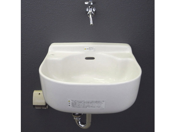 balcony ・ terrace ・ Private garden.  [Slop sink and outdoor waterproof outlet] The slop sink a big success, such as gardening or sneakers wash, Adoption on the balcony of all dwelling units. Convenient waterproof outlet also installed (same specifications)