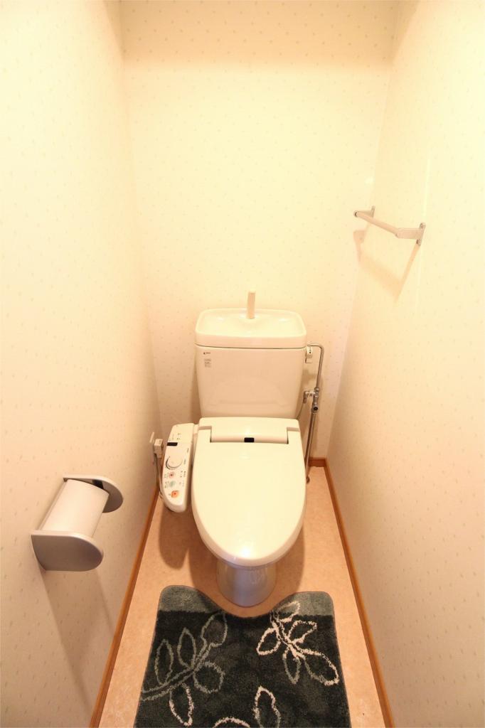 Toilet. Bidet Same property reference photograph