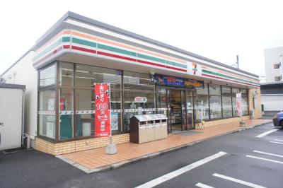 Convenience store. Seven-Eleven (convenience store) to 200m