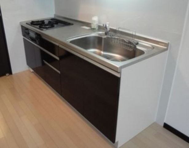 Kitchen. 3-neck with stove