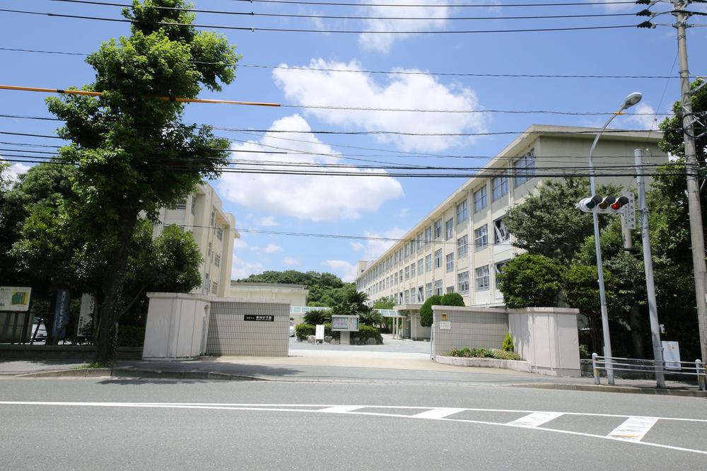 Junior high school. Municipal seat Tanaka 1740m to school