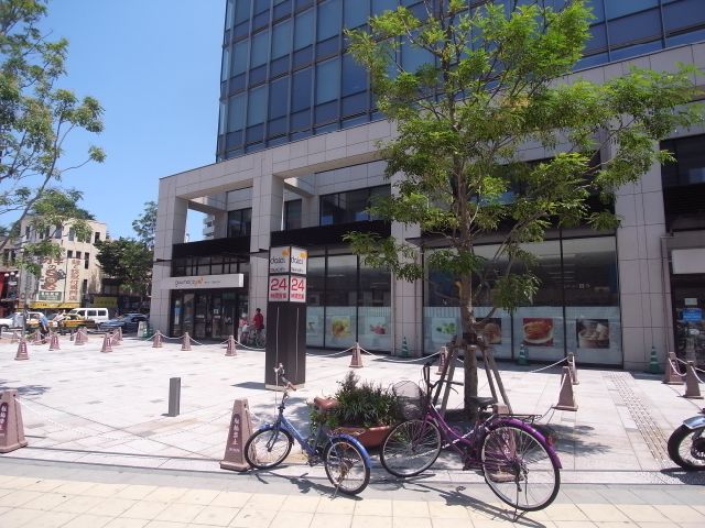 Shopping centre. 440m until Gourmet City (shopping center)