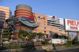 Shopping centre. Canal City Hakata to the (shopping center) 306m